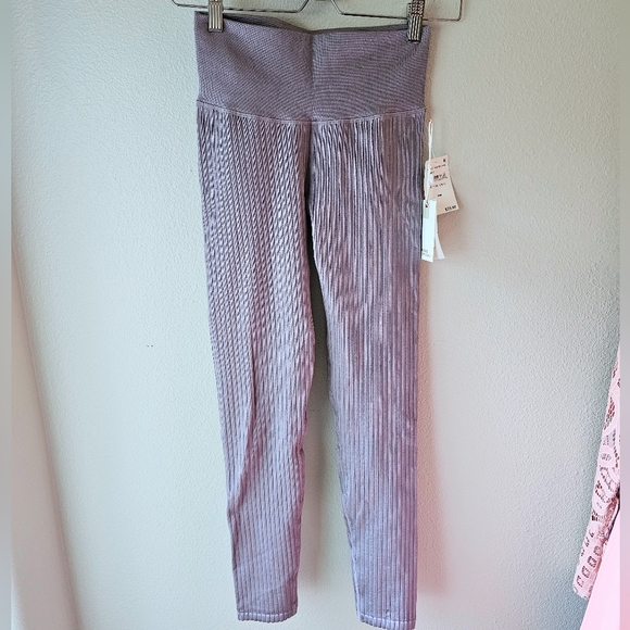 1/2 - Good American Shine Seamless Legging - Dusty Violet - Picture 5 of 8